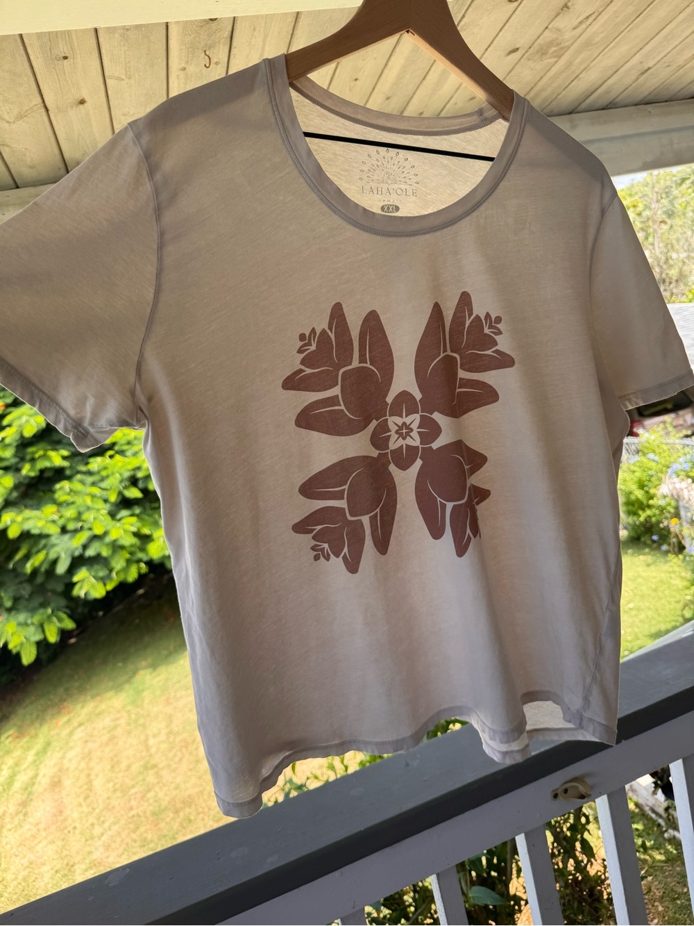 Laha’ole Liko Lehua Quilt T-Shirt in 2XL—EUC